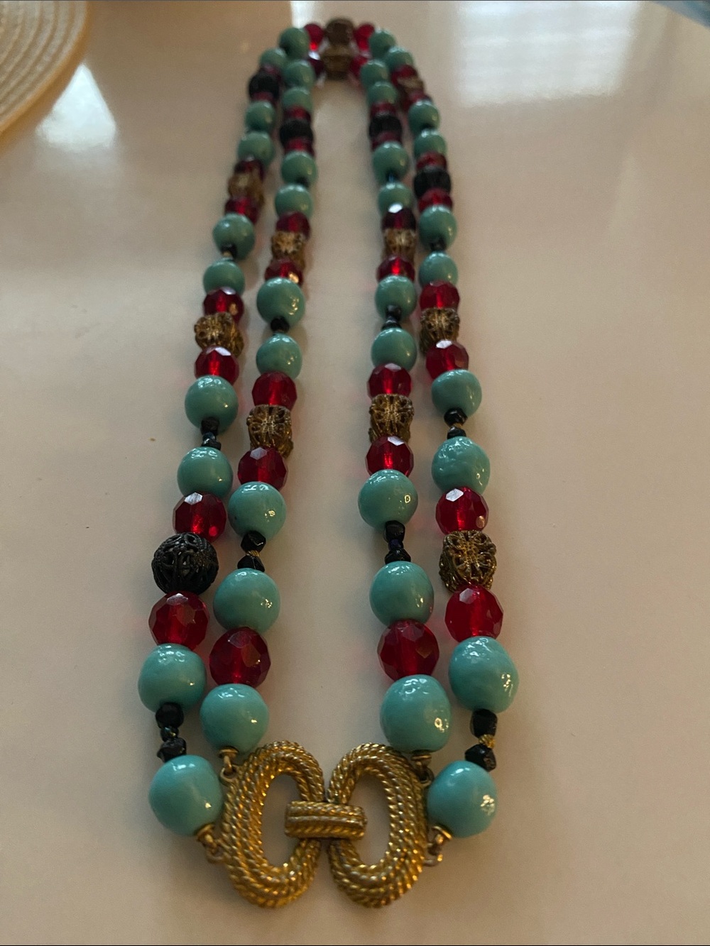 MARVELLA VINTAGE Turquoise & Red Beaded Necklace with Gold Interlock Clasp - Picture 3 of 12
